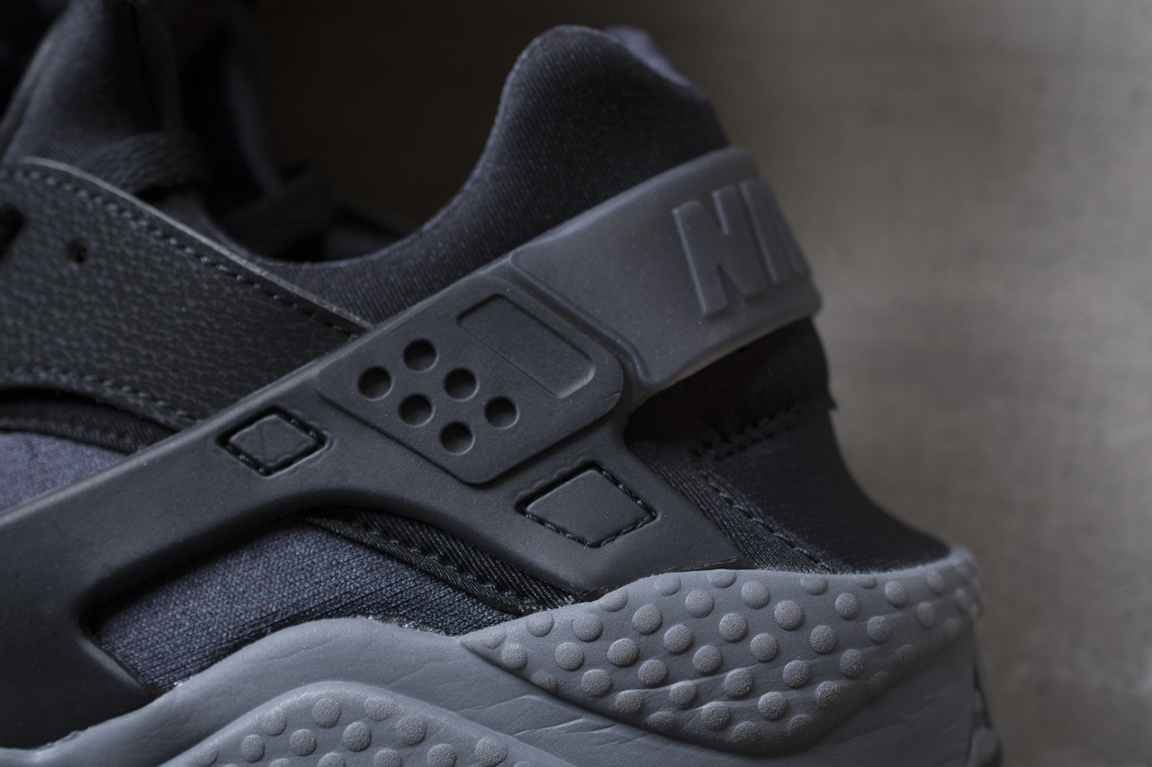 Nike-Air-Huarache-Black-Dark-Grey-4-coolsneakers