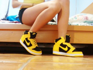 Chicks in Kicks