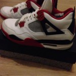 Denne klassiske retro, af air jordan IV i den velkendte fire red CW er til salg for blot 725kr.