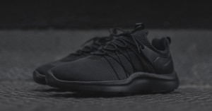 Nike Darwin Black