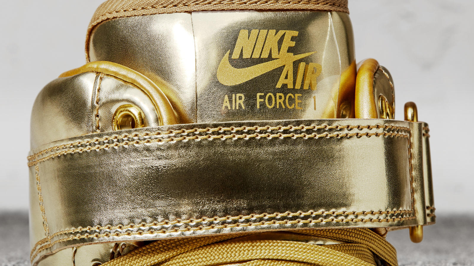 nike-air-force-1-metal-gold-mid-03