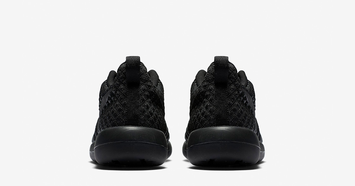 nike-roshe-two-flyknit-365-triple-black-04