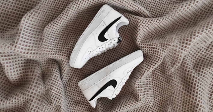 Nike Air Force 1 Sort Swoosh