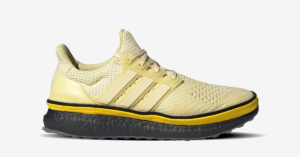 Adidas UltraBoost Peely set fra siden med banan-inspireret design